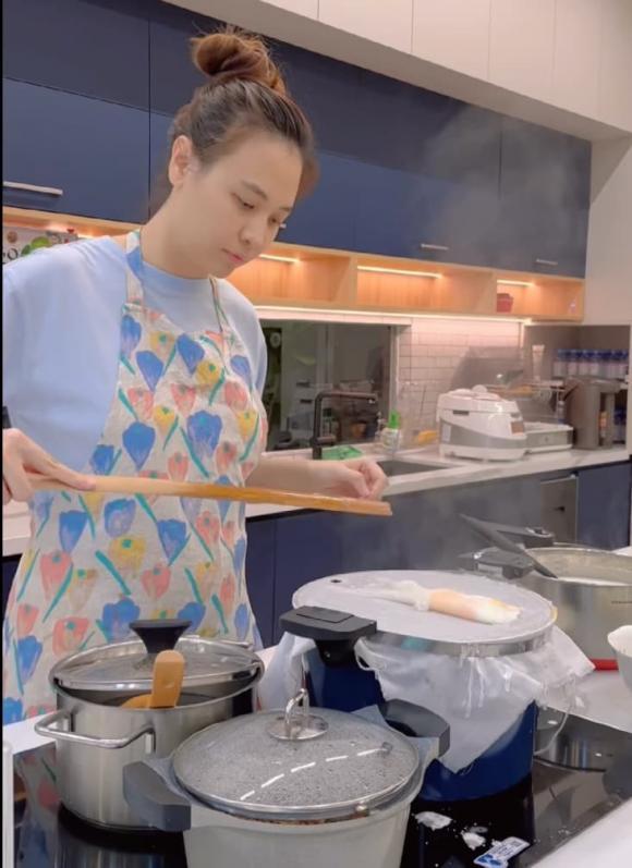 Đàm Thu Trang hóa gái đảm, mặt mộc 0% son phấn chiếm spotlight-1