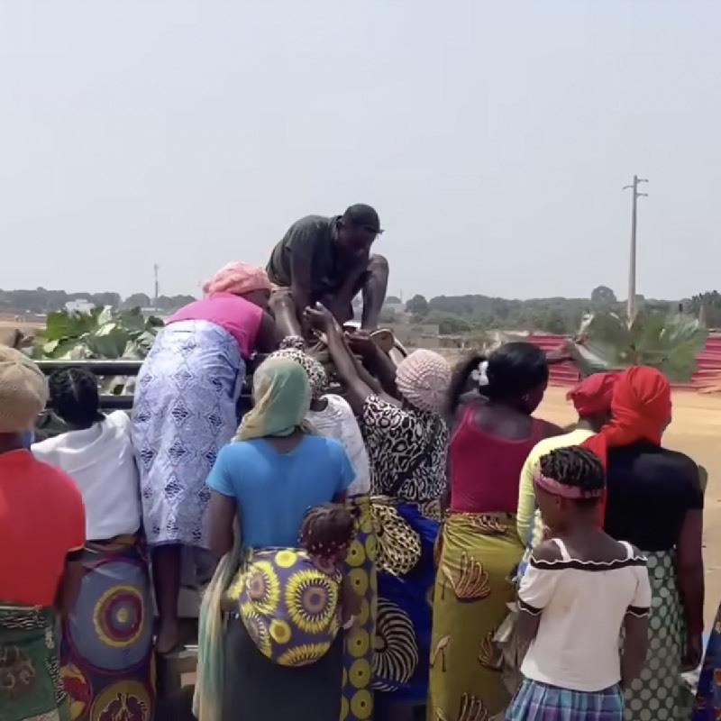 Phản ứng khó tin của Quang Linh Vlog khi Thùy Tiên kết MONO-5