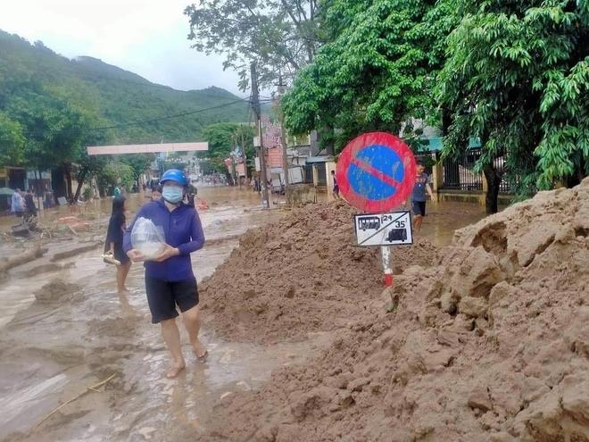 Lũ quét kinh hoàng ở Nghệ An cuốn trôi bé gái 4 tháng tuổi-4