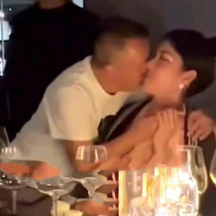 Tăng Chí Vỹ gây phẫn nộ vì cưỡng hôn người mẫu 26 tuổi-1