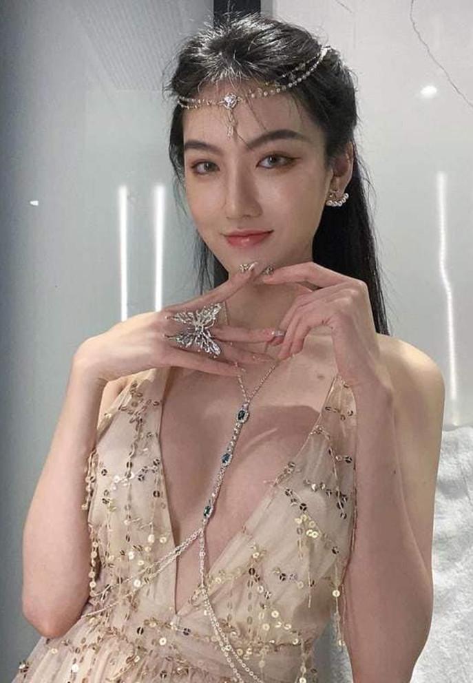 Tăng Chí Vỹ gây phẫn nộ vì cưỡng hôn người mẫu 26 tuổi-4