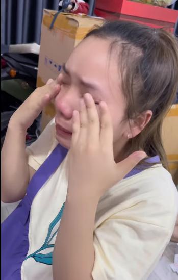 Chuẩn bị sinh con cho tomboy Bi Bảo, Múi Xù lộ ảnh khóc nức nở-1