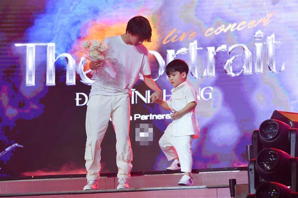 Đàm Vĩnh Hưng công khai con ruột 3 tuổi, giống bố như đúc-3