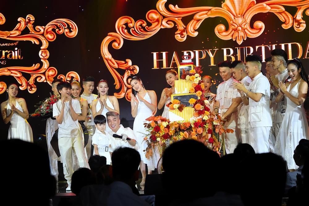 Đàm Vĩnh Hưng công khai con ruột 3 tuổi, giống bố như đúc-5