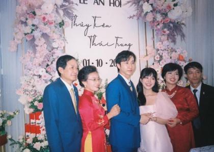 Hot girl đình đám xả ảnh trong lễ ăn hỏi với bạn trai ca sĩ-7