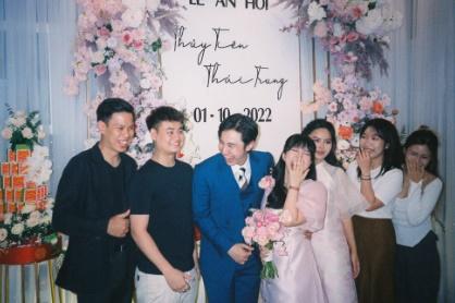 Hot girl đình đám xả ảnh trong lễ ăn hỏi với bạn trai ca sĩ-9