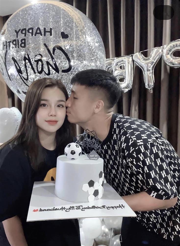 Vợ tiểu thư mở tiệc mừng Bùi Tiến Dũng trong tư gia xịn sò-3