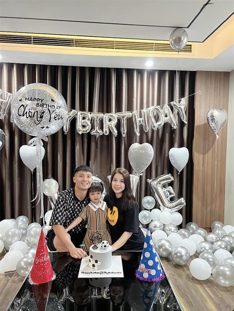 Vợ tiểu thư mở tiệc mừng Bùi Tiến Dũng trong tư gia xịn sò-1