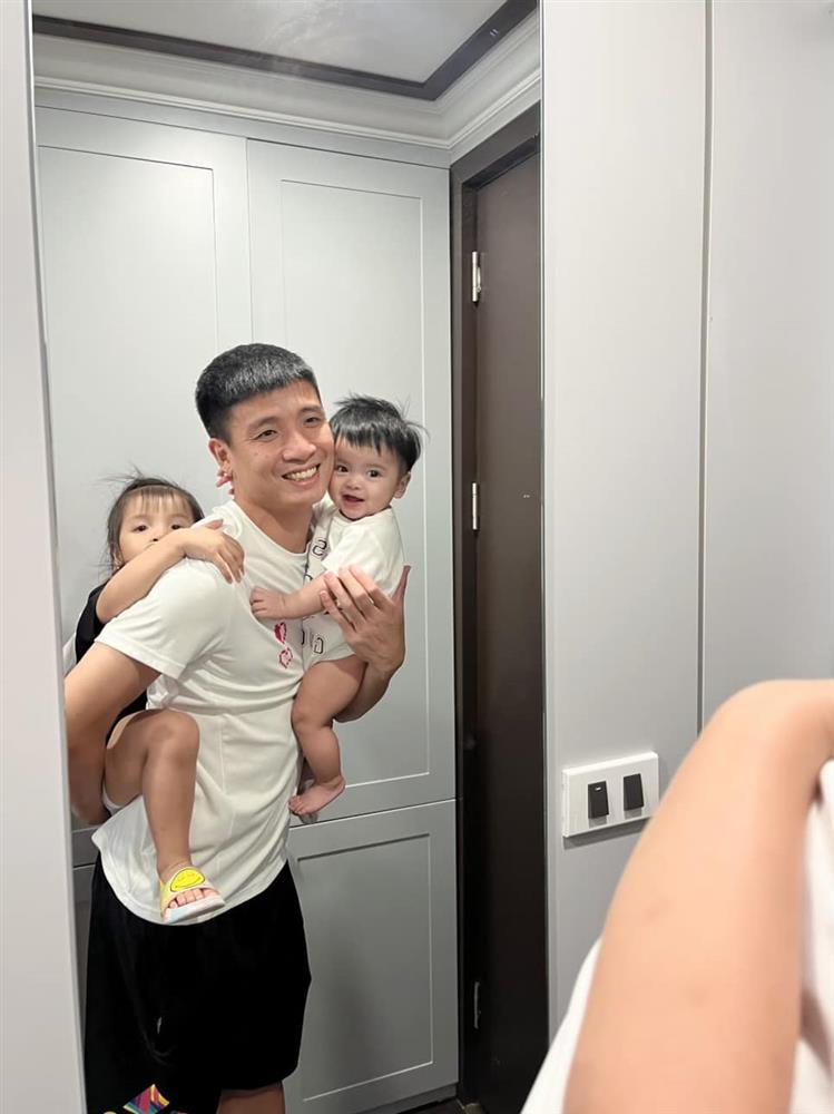 Vợ tiểu thư mở tiệc mừng Bùi Tiến Dũng trong tư gia xịn sò-4