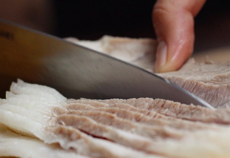 4 sai lầm khi luộc thịt khiến độc tố ngấm vào trong, chất bổ trôi ra ngoài-4