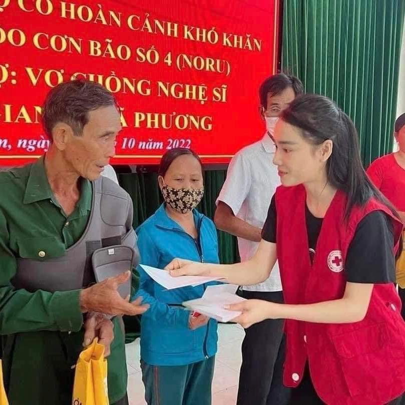MC Phan Anh và dàn sao tới miền Trung từ thiện sau bão Noru-10