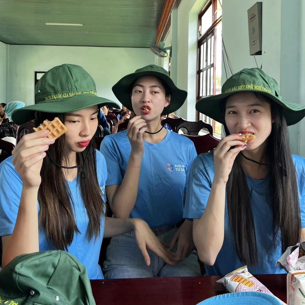 MC Phan Anh và dàn sao tới miền Trung từ thiện sau bão Noru-19