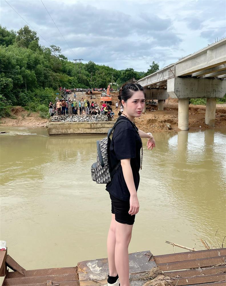 Sao Việt từ thiện bão Noru: Thủy Tiên đi dép con gái, Nhã Phương giản dị-4