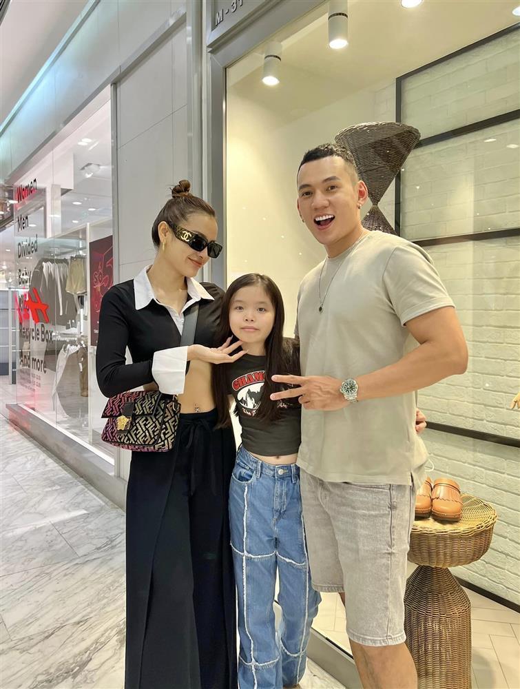 3 sao Việt bất ngờ công khai con ruột trong năm 2022-12