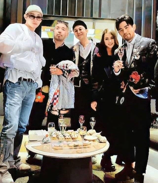 Hot nhất Weibo: Châu Kiệt Luân chung khung hình G-Dragon-2