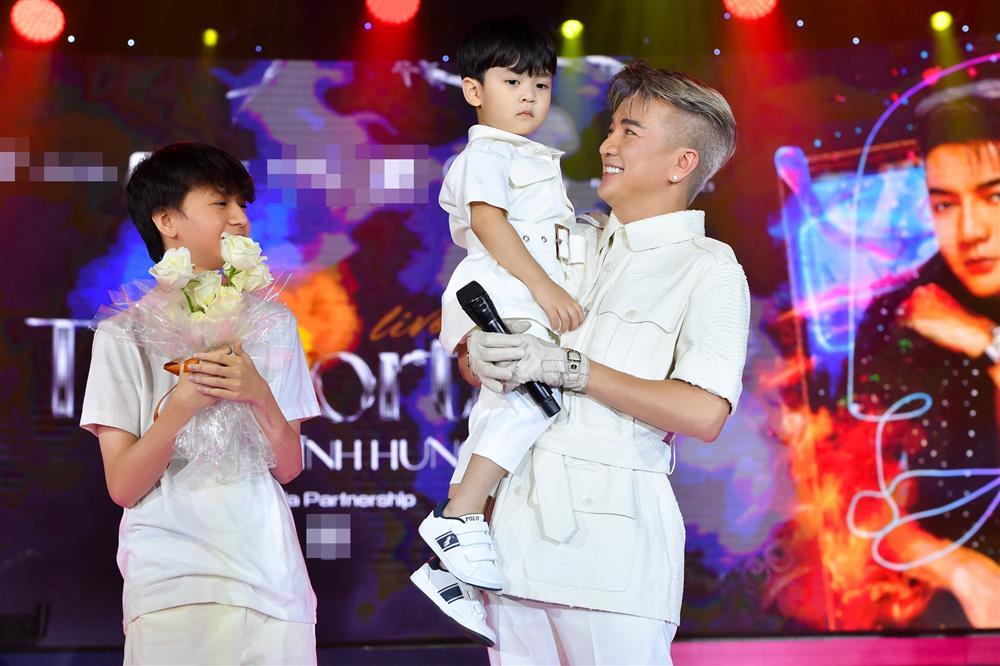 Thêm ảnh con ruột Đàm Vĩnh Hưng, hé lộ tên thật đặc biệt-1