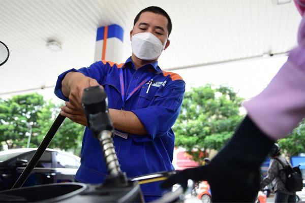Dự báo giá xăng dầu trong nước sắp tăng mạnh-2