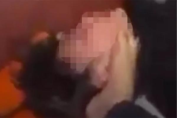 Tẩn bạn gái mang bầu như kẻ thù chỉ vì không đưa tiền đi ăn cưới-1