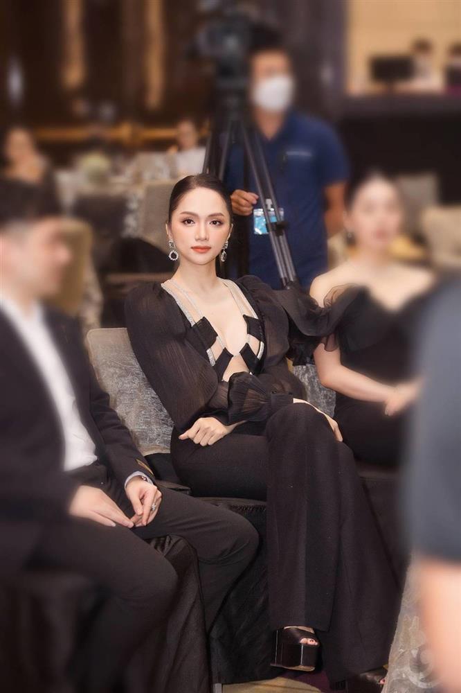 Hà Hồ điểm 10 sang chảnh - Thùy Tiên hóa nữ thần-5