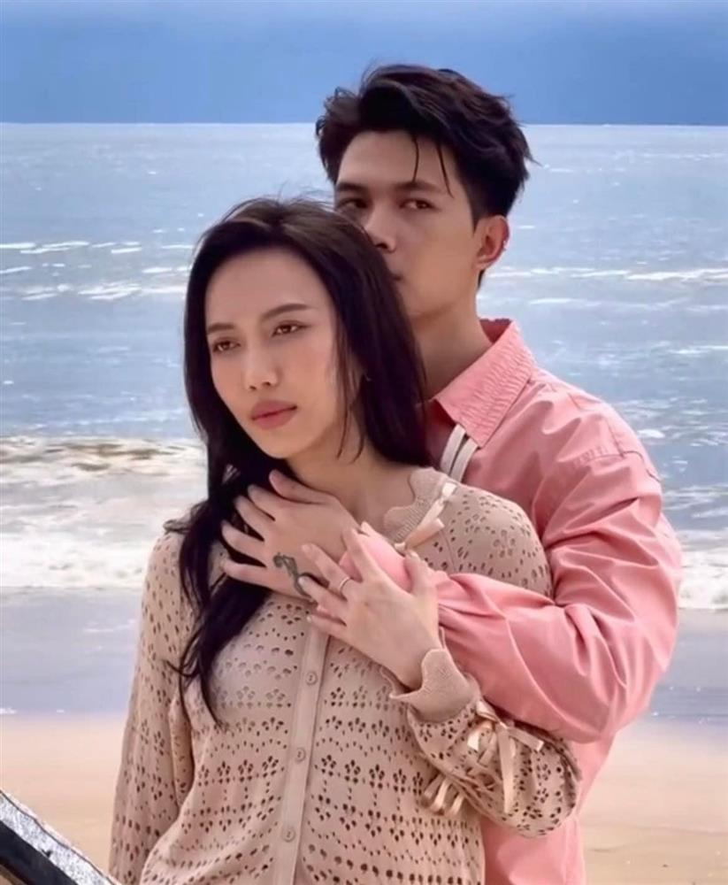 Anh Tú bịt mũi vội vàng khi chụp ảnh tình với Diệu Nhi-1