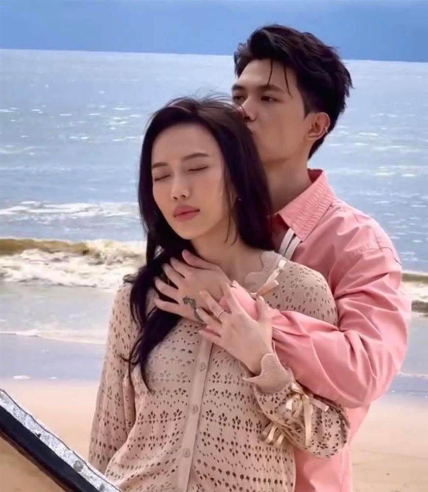 Anh Tú bịt mũi vội vàng khi chụp ảnh tình với Diệu Nhi-3