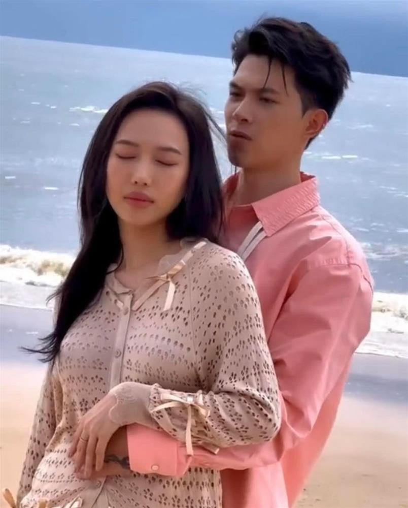 Anh Tú bịt mũi vội vàng khi chụp ảnh tình với Diệu Nhi-4