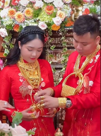 Gia thế siêu khủng cặp đôi Cần Thơ nhận 320 cây vàng ở đám cưới-2