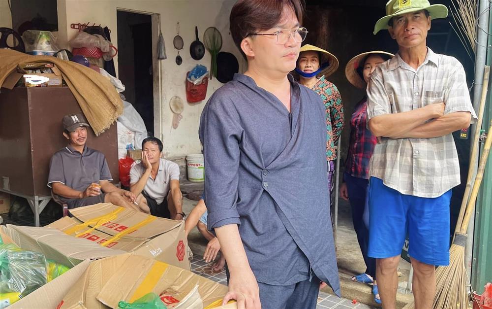 MC Phan Anh và dàn sao tới miền Trung từ thiện sau bão Noru-7