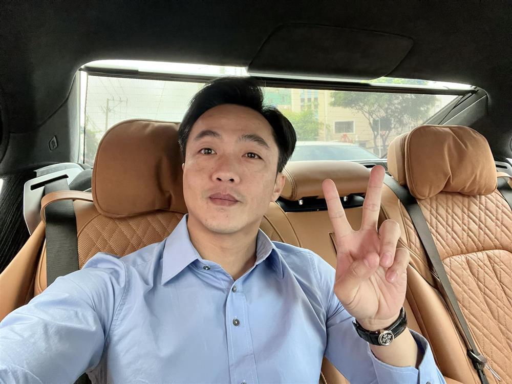 Lại bị nhắc lái xe không mũ bảo hiểm, Cường Đô La nói gì?-4