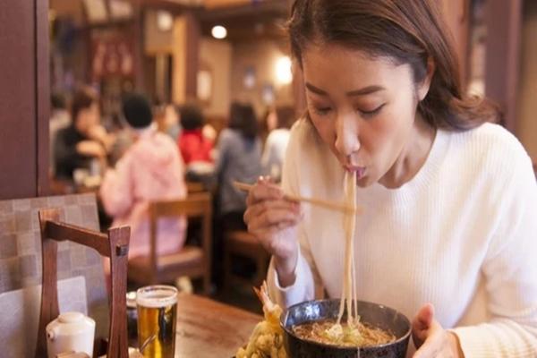 Cải thiện lối sống lành mạnh bằng cách ăn tối sớm hơn-2