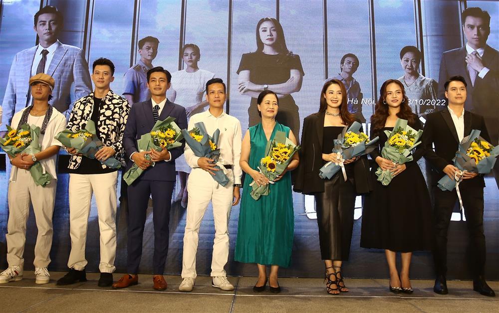 Việt Anh tái ngộ Hồng Diễm: Người né tát giỏi, người khó cảnh hôn-7