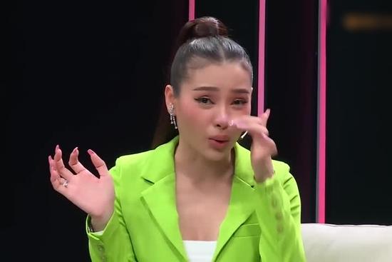 Phương Trinh Jolie xin 'dao kéo' thêm liền bị chồng trẻ dọa bỏ