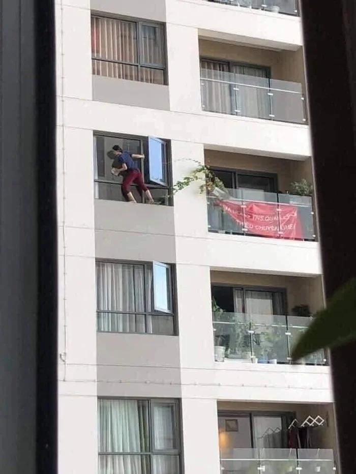 Hình ảnh hài hước: Chị giúp việc quá nhiệt tình khiến chủ nhà đuổi gấp-1