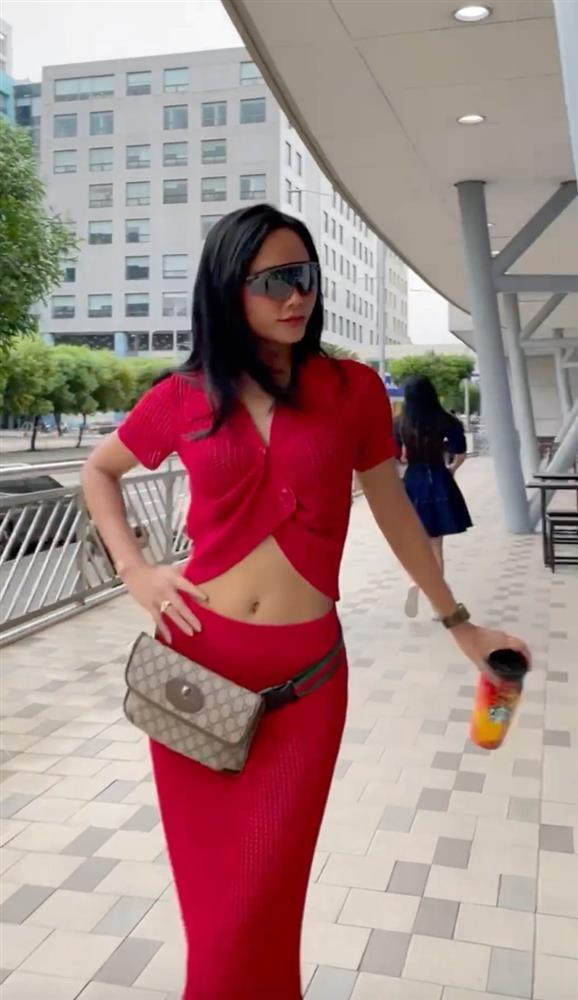 HHen Niê dát hàng hiệu sành điệu công tác Philippines-2