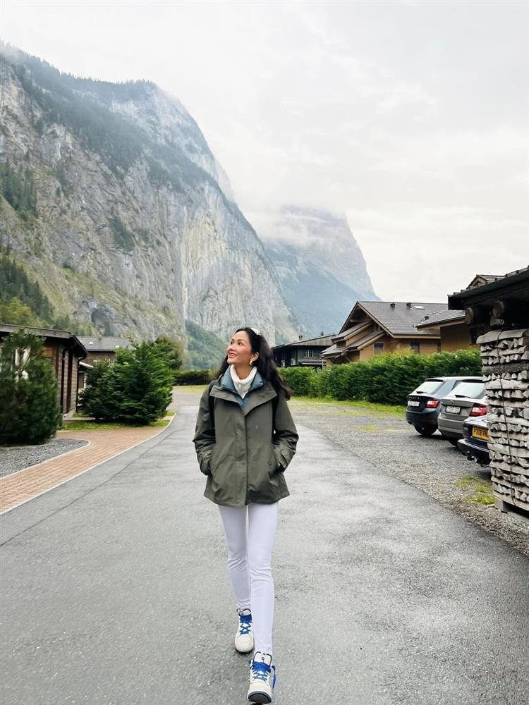 HHen Niê dát hàng hiệu sành điệu công tác Philippines-8