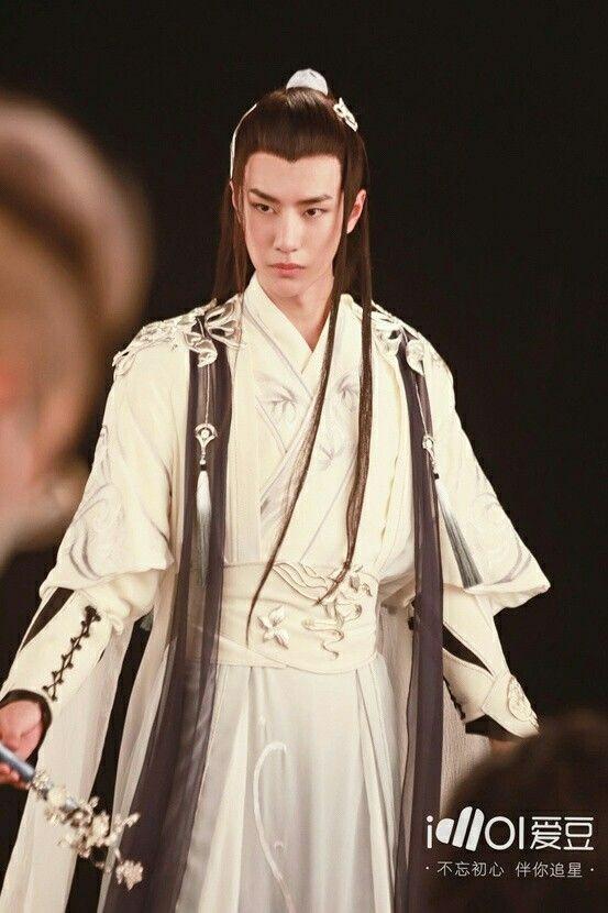 Đường Yên - Vương Nhất Bác bị ném đá vì chọn kịch bản thảm họa-4