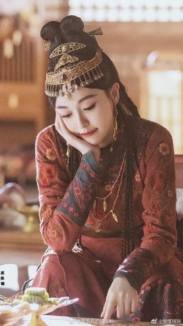 Đường Yên - Vương Nhất Bác bị ném đá vì chọn kịch bản thảm họa-3