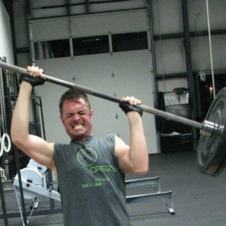 Khoảnh khắc khó đỡ trong phòng gym khiến dân tình ngỡ đi nhầm chỗ-2