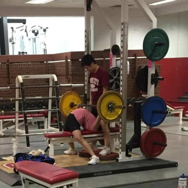 Khoảnh khắc khó đỡ trong phòng gym khiến dân tình ngỡ đi nhầm chỗ-4