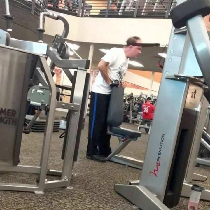 Khoảnh khắc khó đỡ trong phòng gym khiến dân tình ngỡ đi nhầm chỗ-5