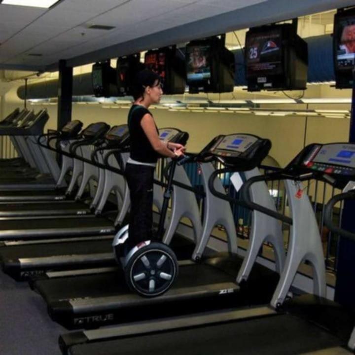 Khoảnh khắc khó đỡ trong phòng gym khiến dân tình ngỡ đi nhầm chỗ-6