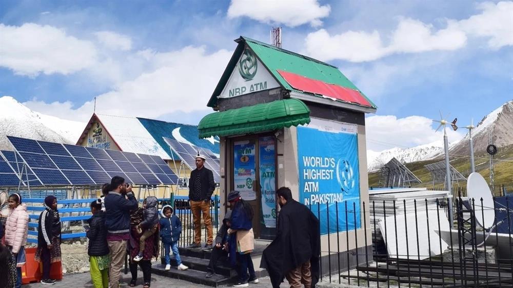 Máy rút tiền cao nhất thế giới-3