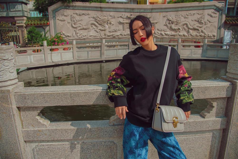 Phong cách thời trang của các cô dâu tháng 10 Vbiz-6