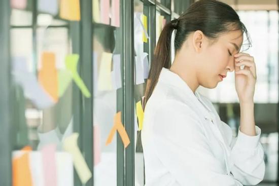 Nghe lời cầu xin của chị chồng với sếp, tôi liền nộp đơn xin nghỉ việc