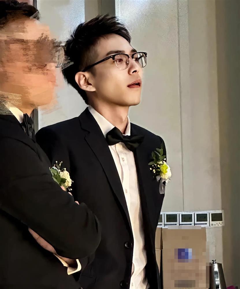 Phù rể gây sốt với ngoại hình cực phẩm trong đám cưới-3