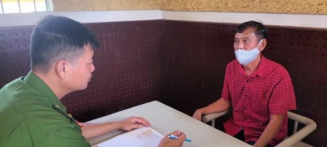 Bị vợ hờ bỏ rơi, gã đàn ông liền mua súng về bắn tình địch-1