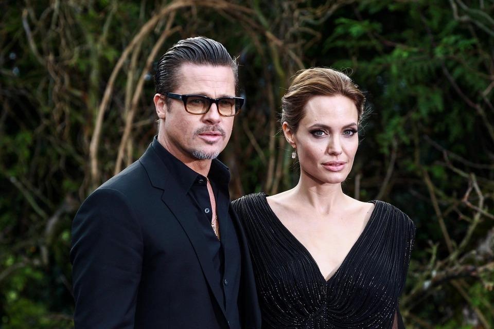 Angelina Jolie tố Brad Pitt đánh vào mặt con trên máy bay 6 năm trước-2