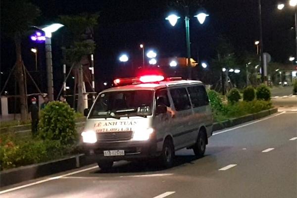 Người đàn ông bỗng nhiên bốc cháy dữ dội trên phố đi bộ-2