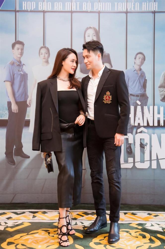 Làm vợ Việt Anh, Hồng Diễm mặc lại váy Hà Hồ nhưng kín bưng-1