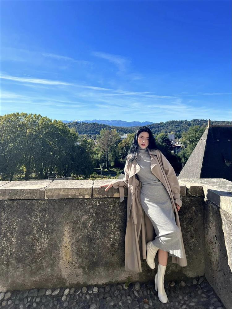 Chu Thanh Huyền công khai nắm tay Quang Hải vi vu trời Tây?-5